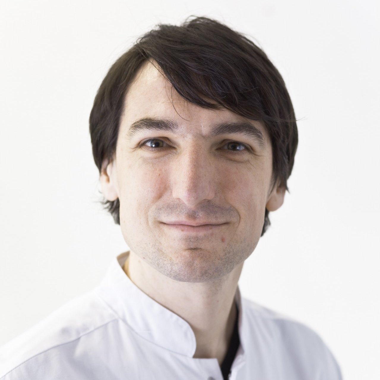 Portraitfoto von Oberarzt Dominik Stehle, Facharzt für Chirurgie und Proktologie