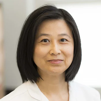 Portraitfoto von Frau Dr. med. Hue-Linh Trang, TCM-Ärztin