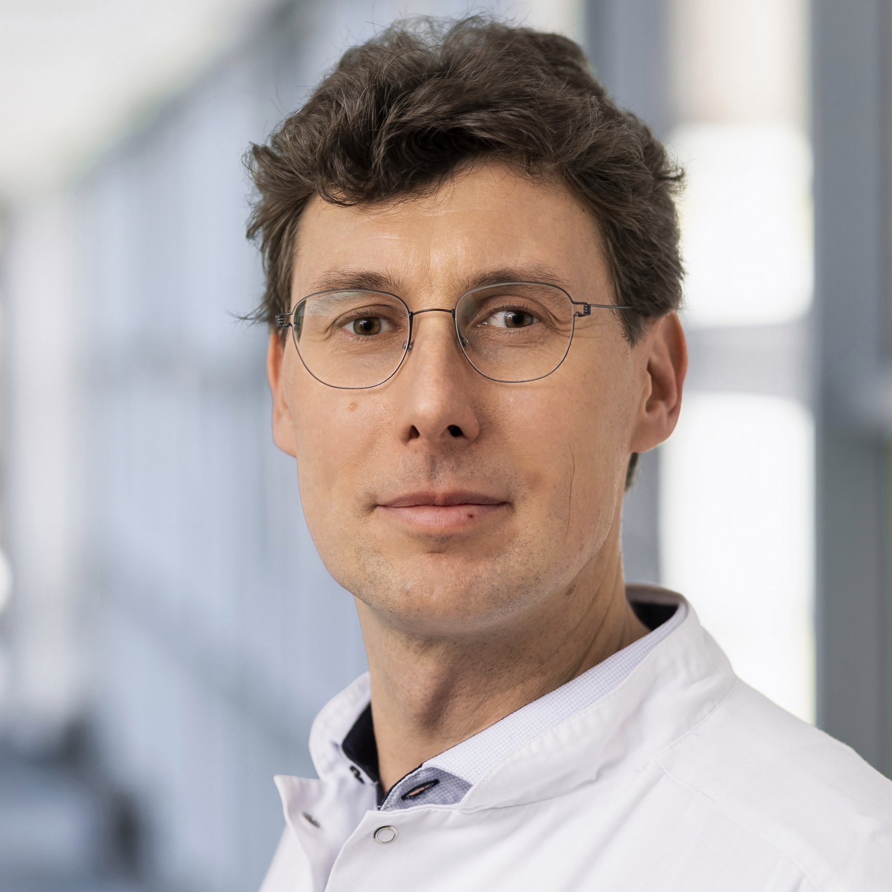 Portraitfoto von Dr. med. Alexander Emmer, Chefarzt Neurologie