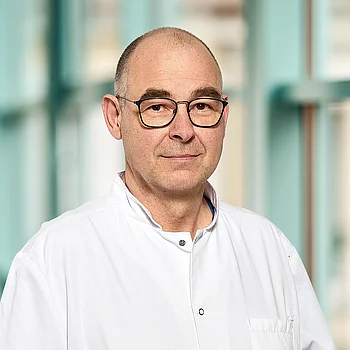 Portraitfoto von Herrn Prof. Dr. Jens Hartmann, Chefarzt Allgemeinchirurgie