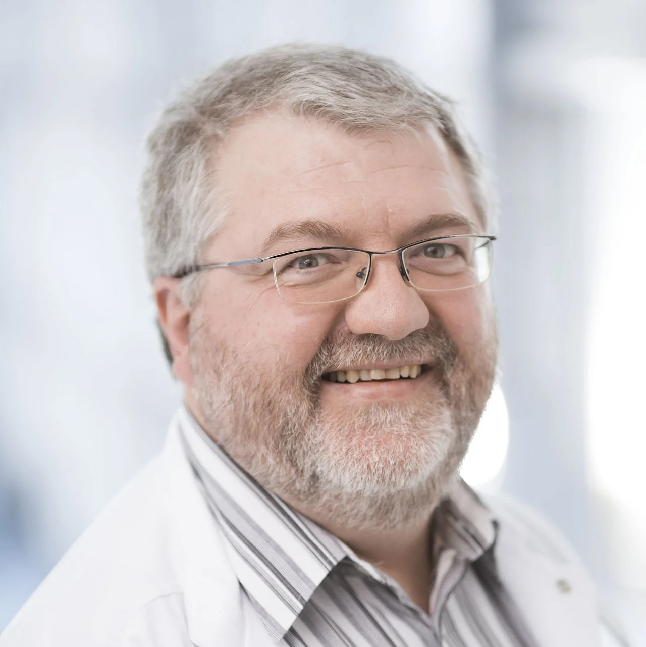 Portraitfoto von Herrn Dr. rer. nat. Uwe Stoll, Medizinphysik-Experte