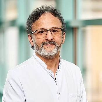 Portraitfoto von Herrn Dr. Kayvan Baharmast, Chefarzt Gefäßchirurgie