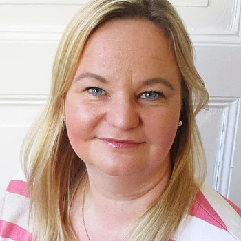Portraitfoto von Frau Nicole Fellner, Zwergenland Kindertagespflege des AKH