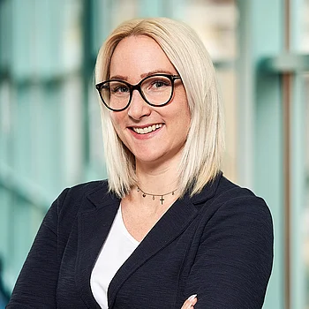 Portraitfoto von Frau Katharina Cewe, Sekretariat Kinder- und Jugendmedizin
