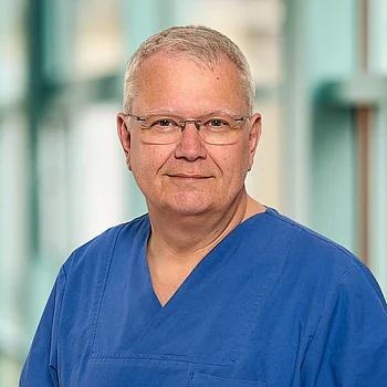 Portraitfoto von Herrn Dr. Dieter Fröhlich, Chefarzt Anästhesie
