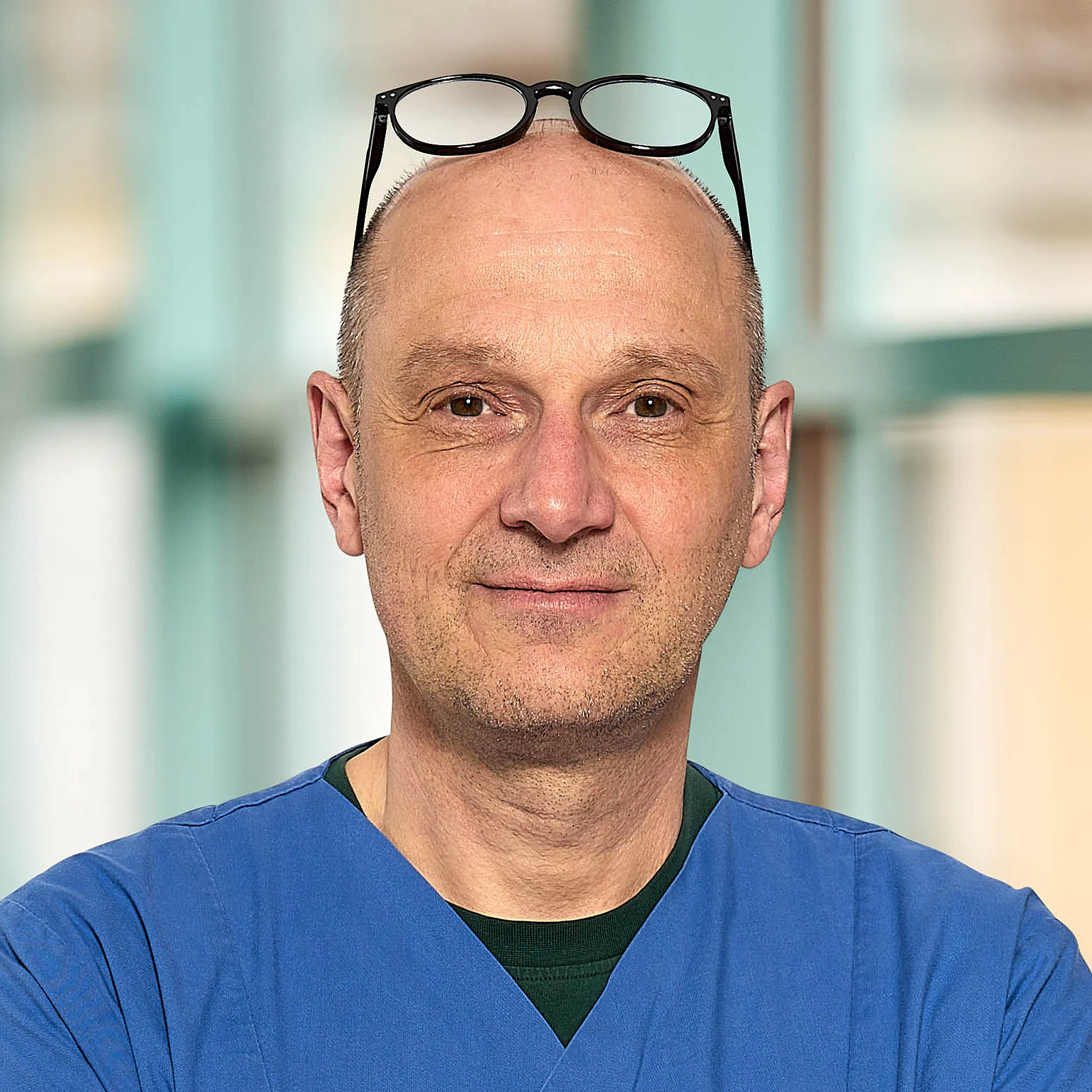 Dr. Urlich Freund - Gastroenterologie Portraitfoto von Dr. med. Ulrich Freund, Oberarzt der Gastroenterologie