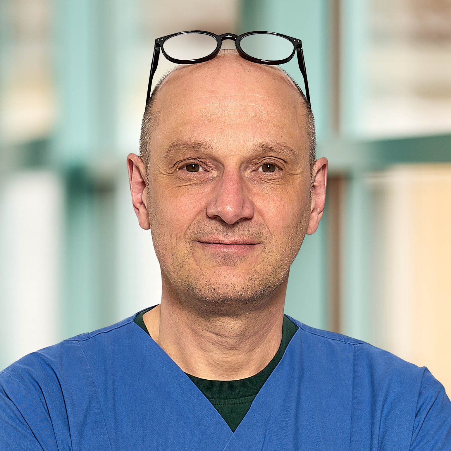 Portraitfoto von Dr. med. Ulrich Freund, Oberarzt der Gastroenterologie