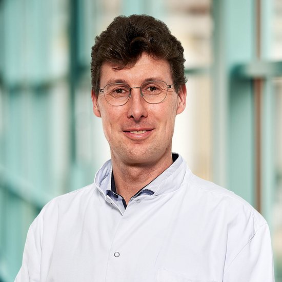 Portraitfoto von Herrn Dr. Alexander Emmer - Neurologie