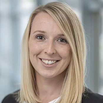 Portraitfoto von Frau Susanne Angerstein, Leiterin Unternehmensentwicklung und Handlungsbevollmächtigte des Vorstands
