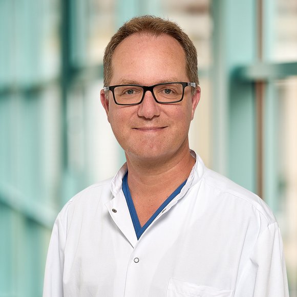 Moderne Kardiologie bedeutet nicht nur High-Tech und präzise Diagnostik – sondern auch menschliche Zuwendung. Wir legen großen Wert darauf, Ihre Beschwerden ernst zu nehmen, Sorgen zu erkennen und individuell auf Sie einzugehen.