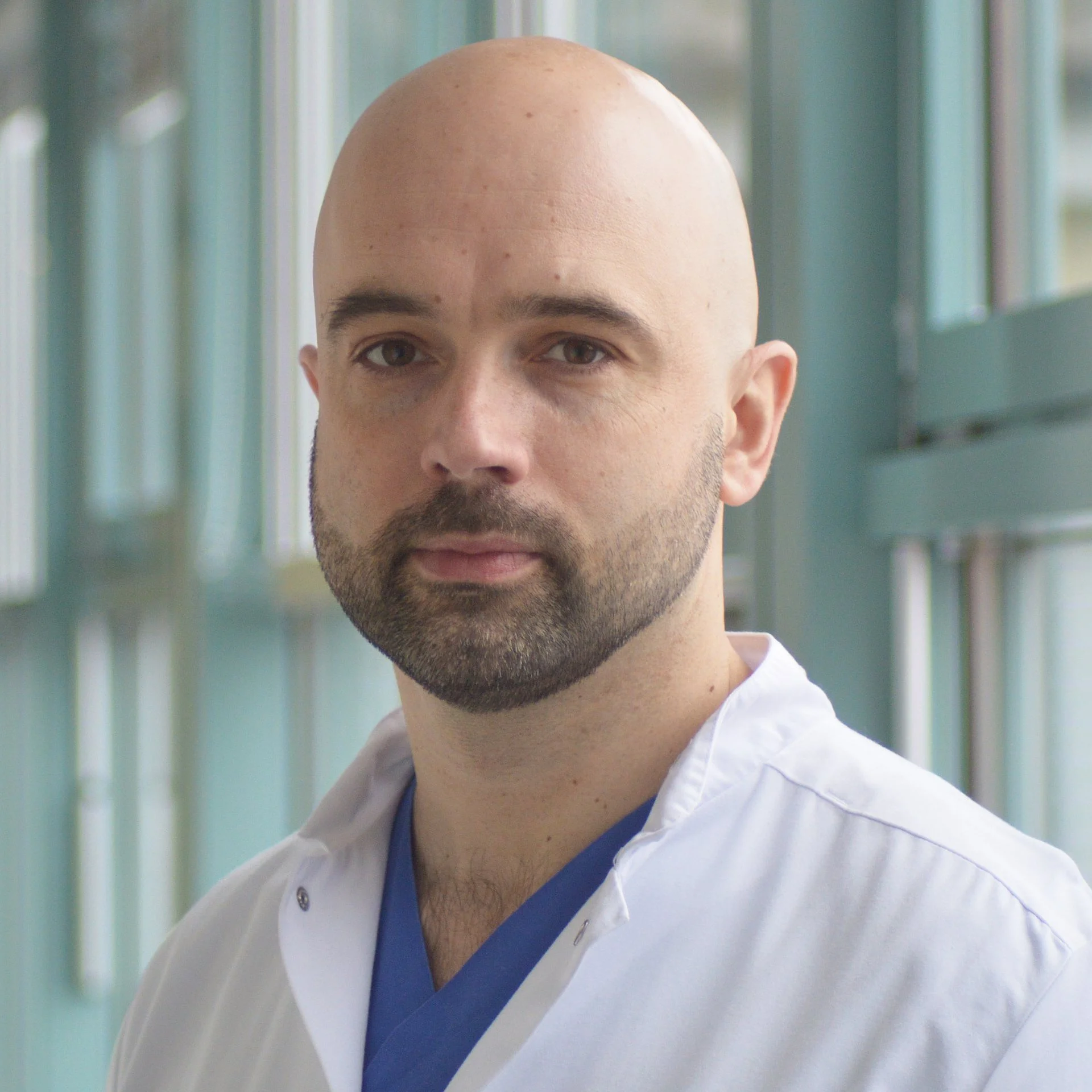 Portraitfoto von Herrn Dr. med. Mathis Planert, Chefarzt Interventionelle Radiologie und Neuroradiologie