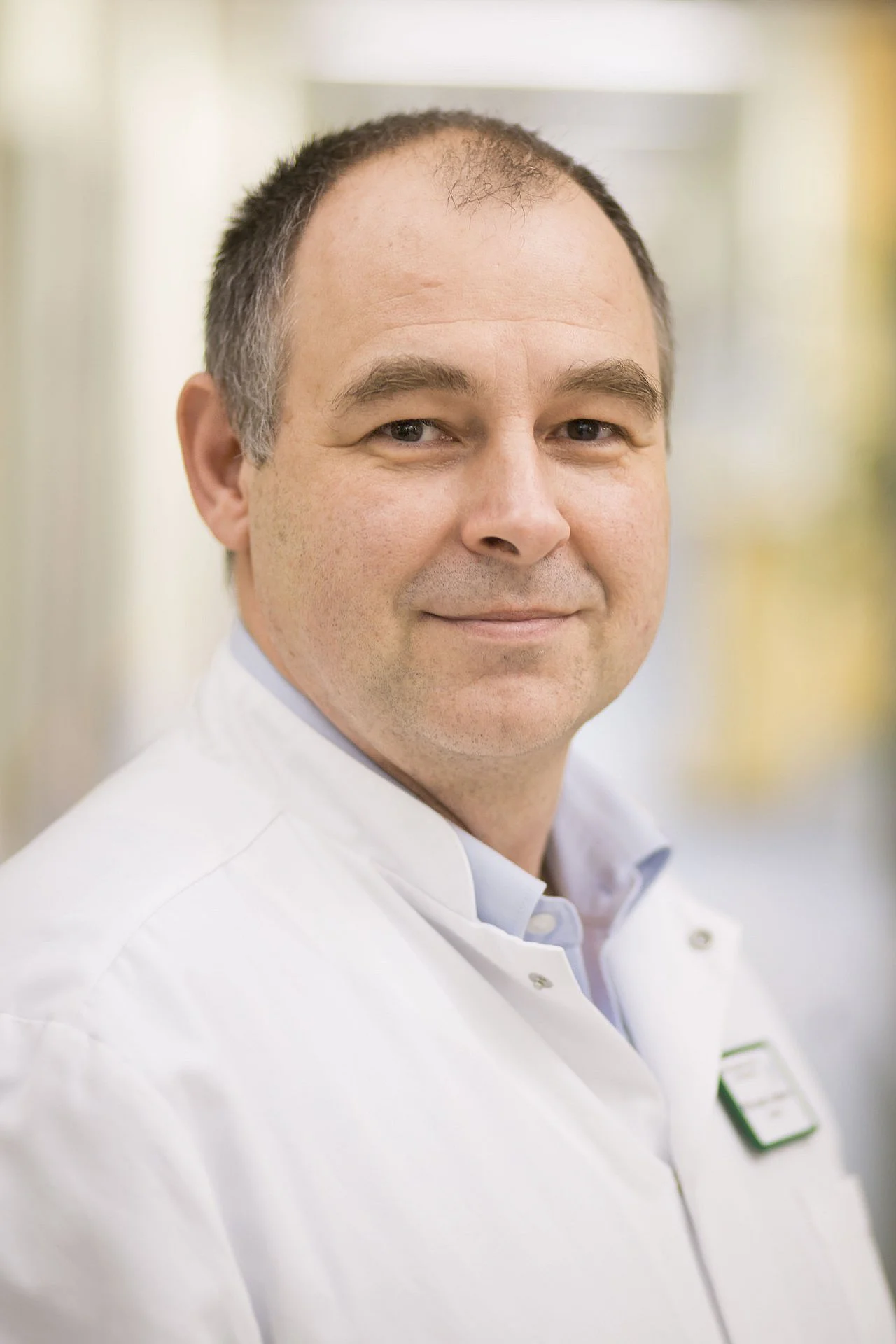 Portraitfoto von Dr. med. Jens Hartmann, Chefarzt Allgemein-, Viszeral- und Thoraxchirurgie