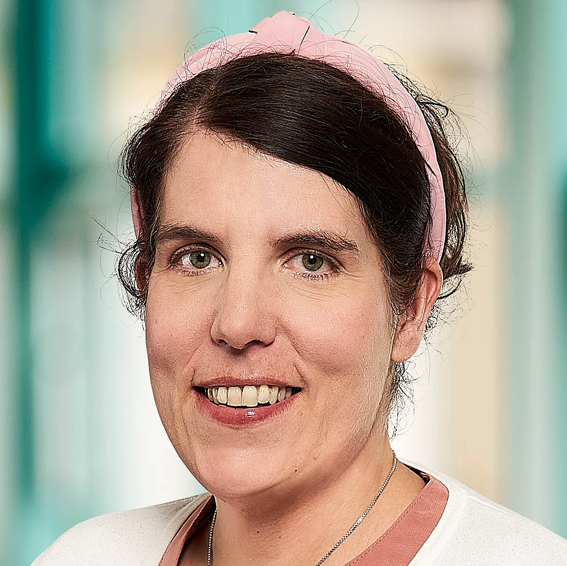 Portraitfoto von Frau Anna Langenbach, Diplom-Psychologin