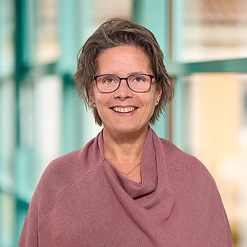 Portraitfoto von Frau Heinke Freiling, Fachweiterbildung Intensiv- und Anästhesiepflege