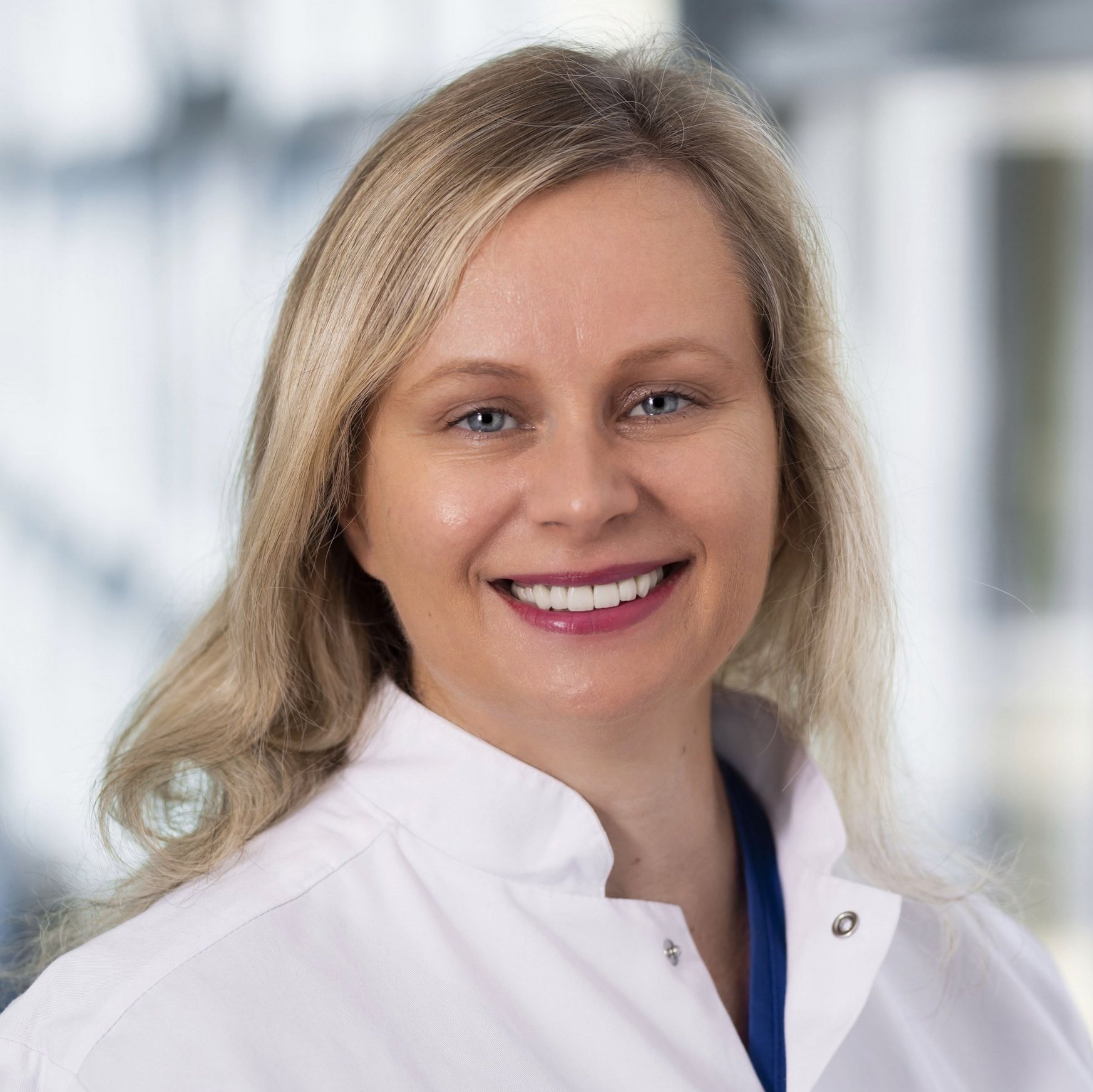 Portraitfoto von Dr. med. Viera Bregulla, Oberärztin der Gastroenterologie