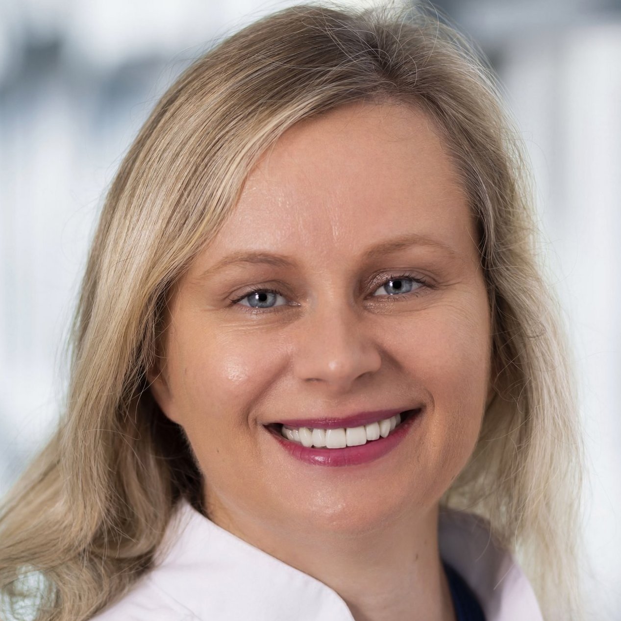 Portraitfoto von Dr. med. Viera Bregulla, Oberärztin der Gastroenterologie