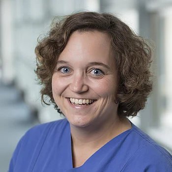 Portraitfoto von Frau Wiebke Fründt, Oberärztin Brustzentrum, QM-Beauftragte, Mamma-Operateurin