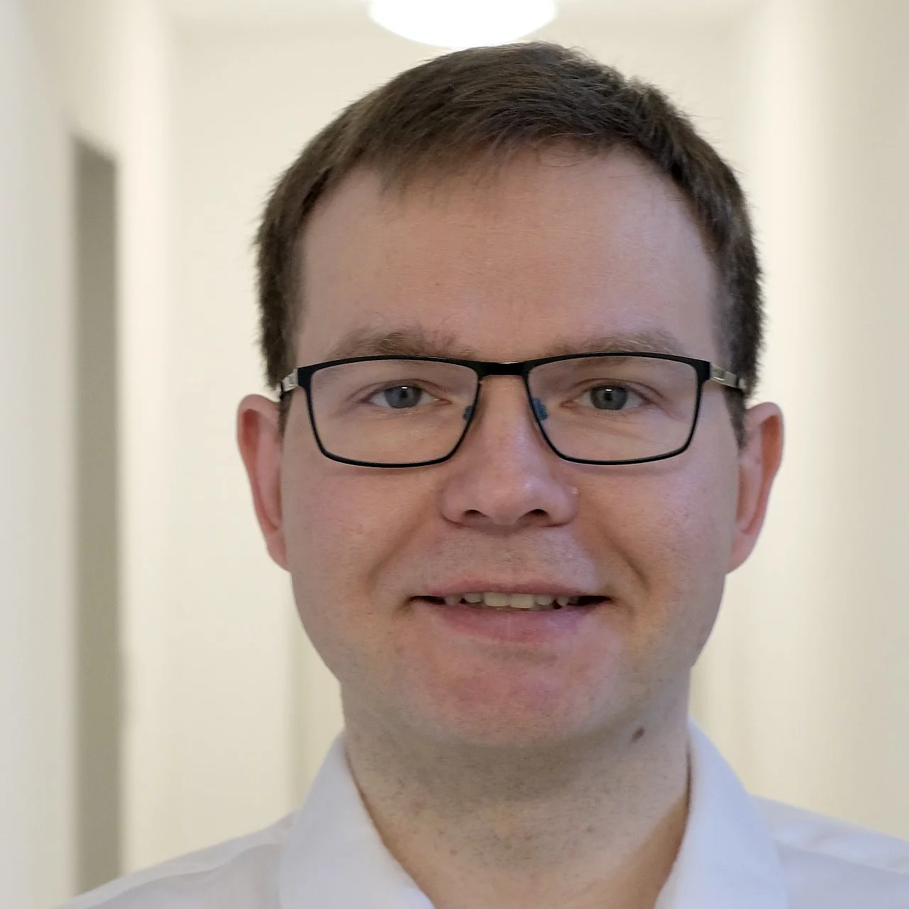 Portraitfoto von Herrn Niels Silligmann, Neurologie